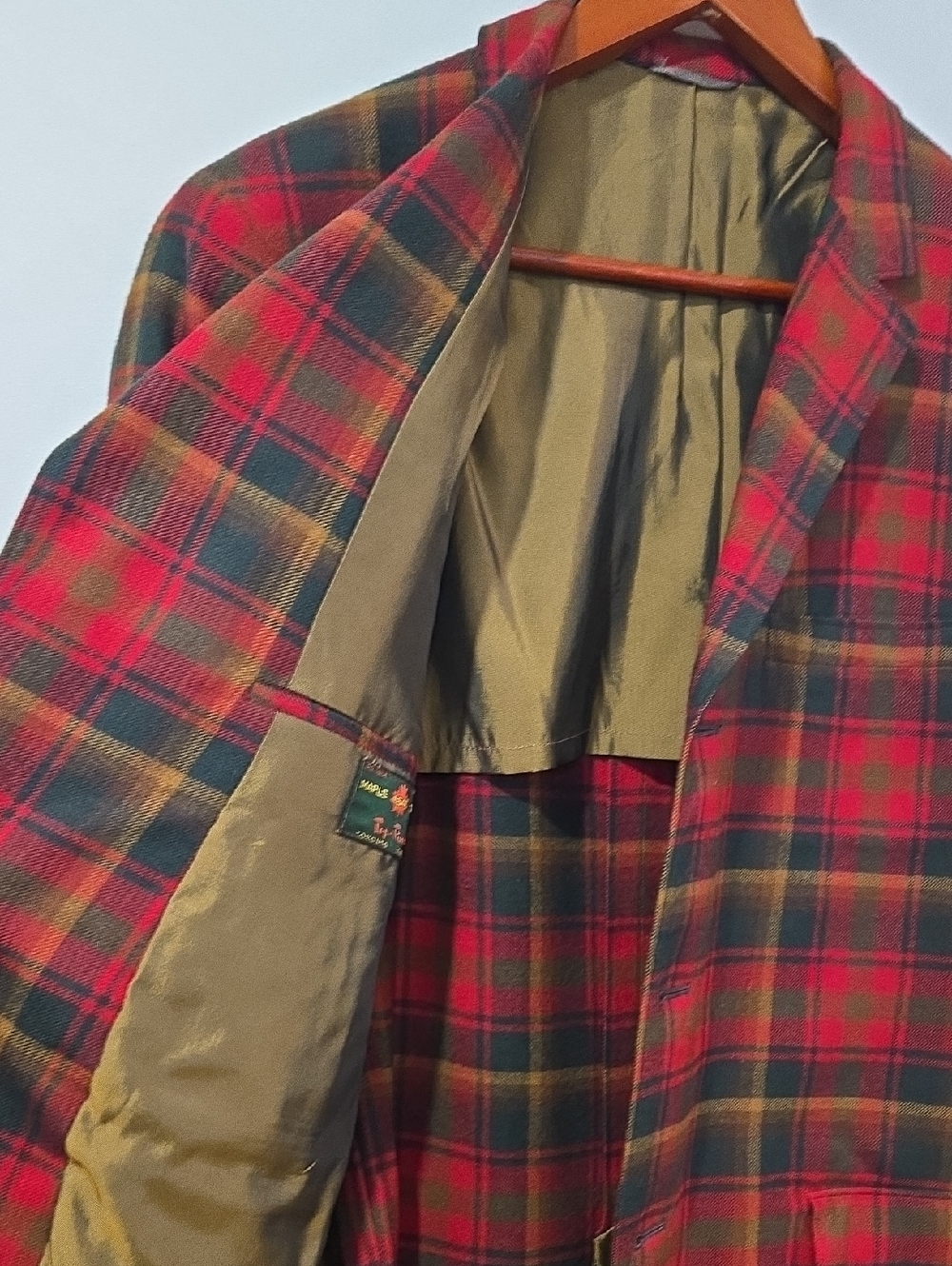 Vintage 1960's Canadian Tartan Wool Red and Green Plaid Sport Coat - Picture 5 of 12